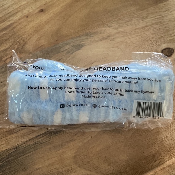 GLOW ON 5TH | Plush Skincare Headband - Picture 3 of 4